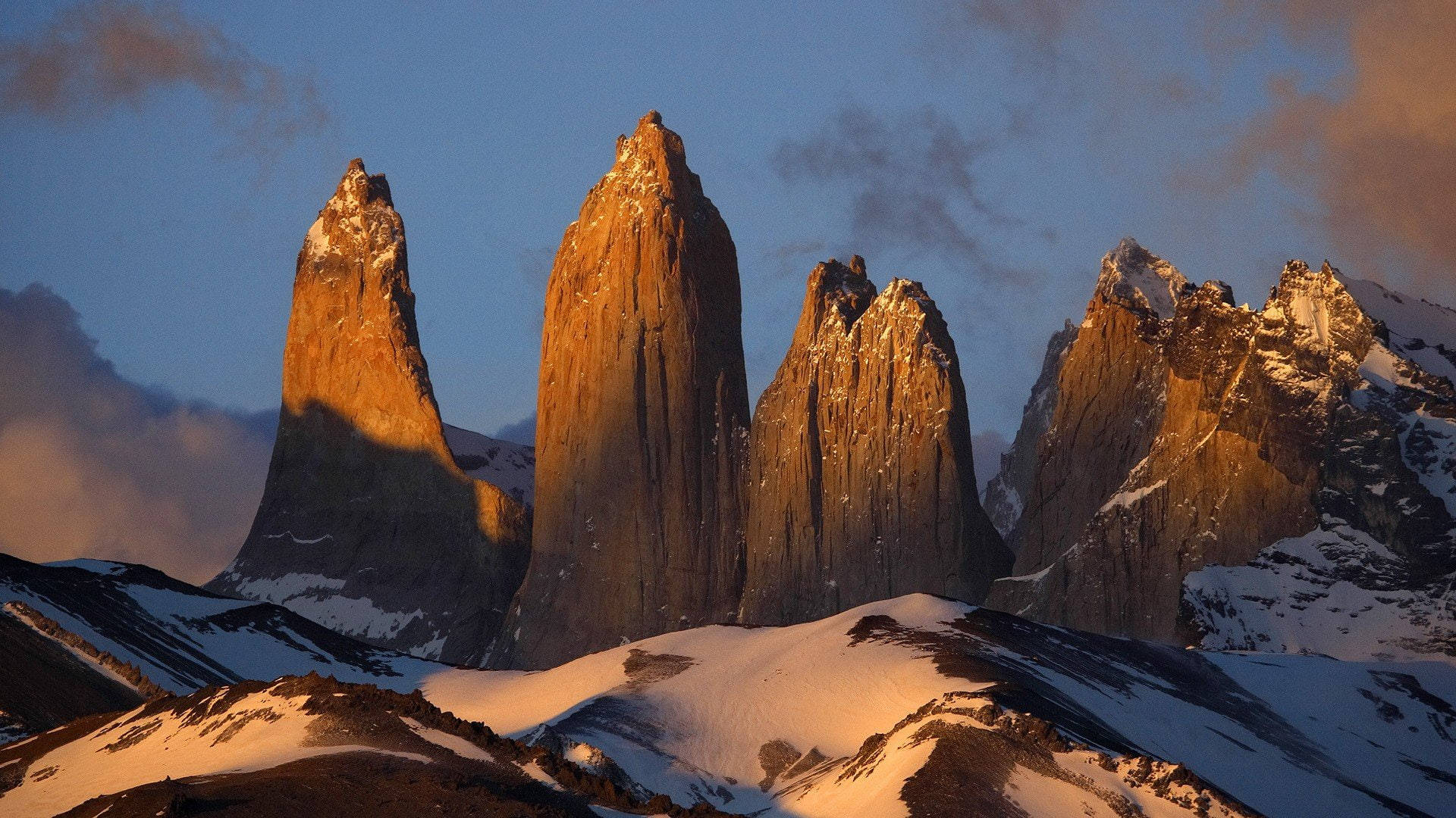 Patagonia Three Pointed Peaks