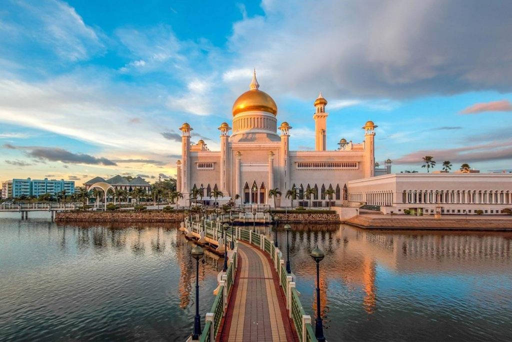 Pfadüber Dem Brunei-yachthafen. Wallpaper