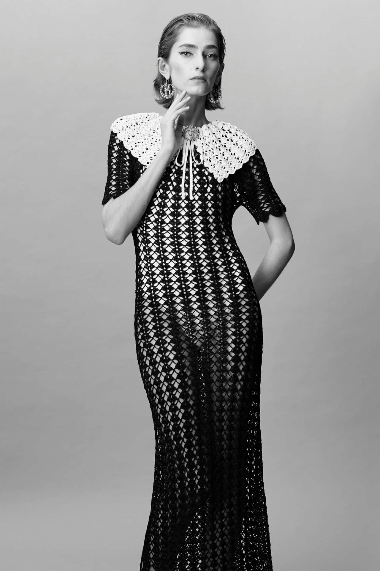 Elegant Patou Crochet Dress Wallpaper