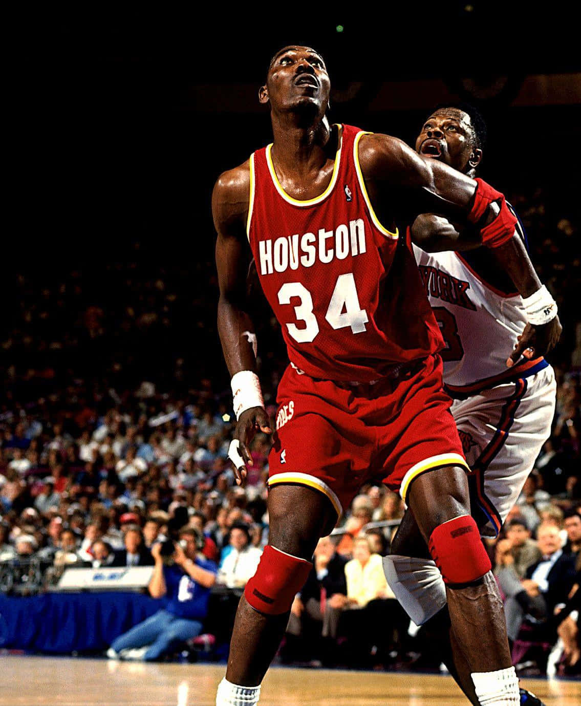 "NBA Legends Clash: Patrick Ewing vs Hakeem Olajuwon" Wallpaper