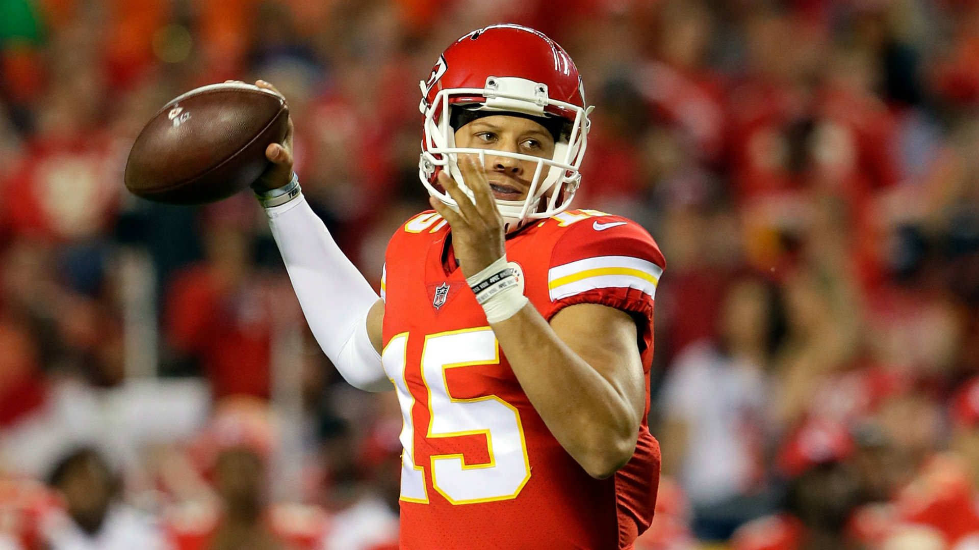 "Superstar quarterback Patrick Mahomes throws for the Chiefs" Wallpaper
