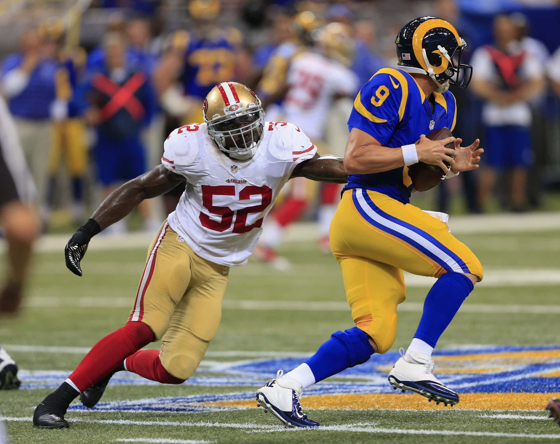 Patrick Willis Chasing Quarterback Wallpaper