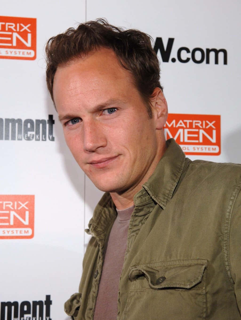 Patrick Wilson in a stylish blue suit Wallpaper