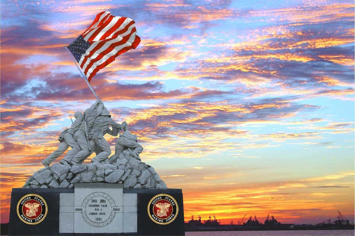 Patriotiskmilitär Hissar Flaggan På Iwo Jima-statyn. Wallpaper