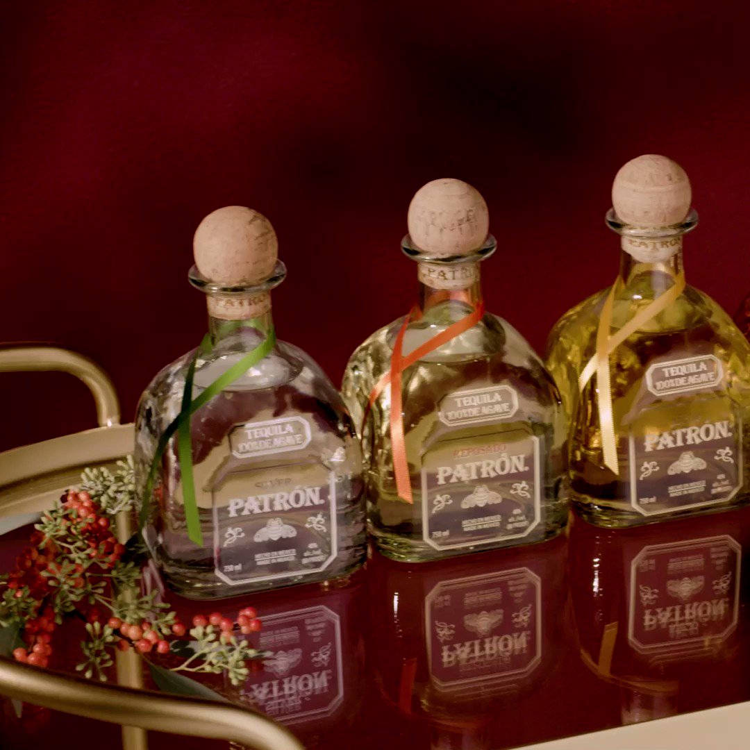 Coleccionesde Tequila Patrón Con Reflejo Fondo de pantalla