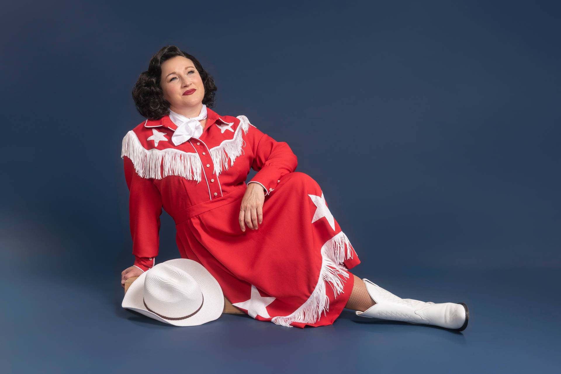 Patsy Cline in a Stunning Red and White Outfit Wallpaper