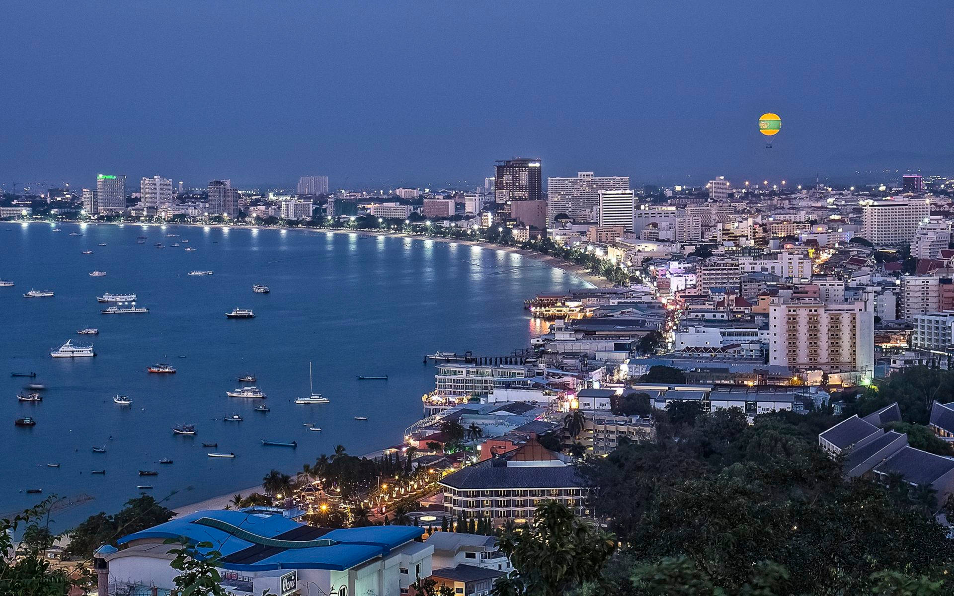 Pattaya Cityscape In The Evening Wallpaper