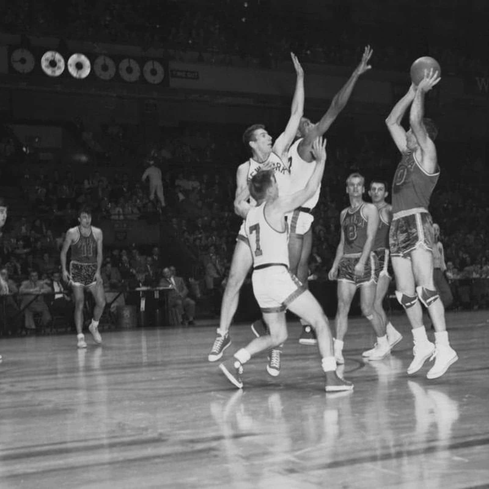 Partidode Baloncesto Vintage De Paul Arizin Fondo de pantalla