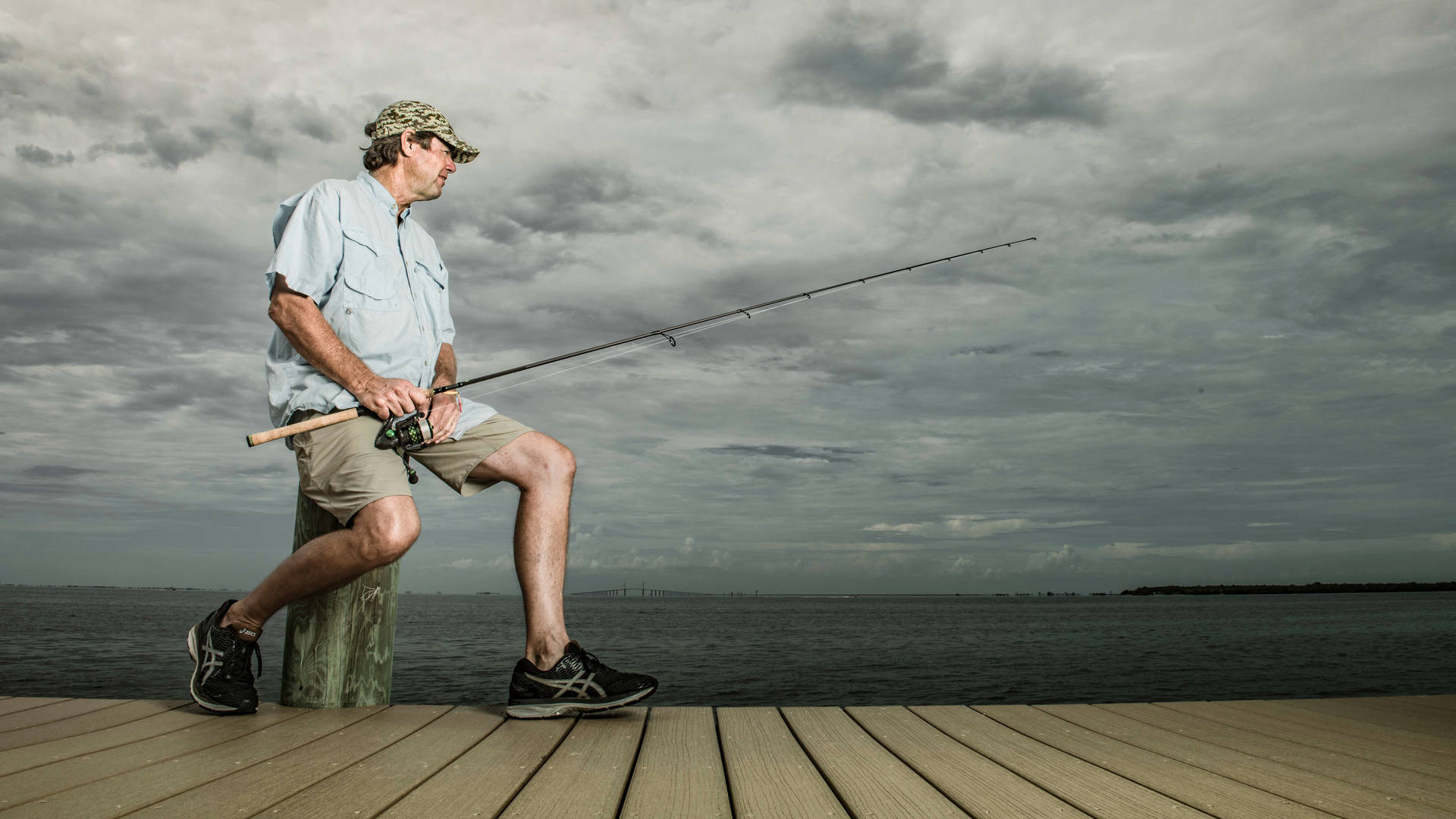 Paul Azinger Holding Fishing Rod Wallpaper