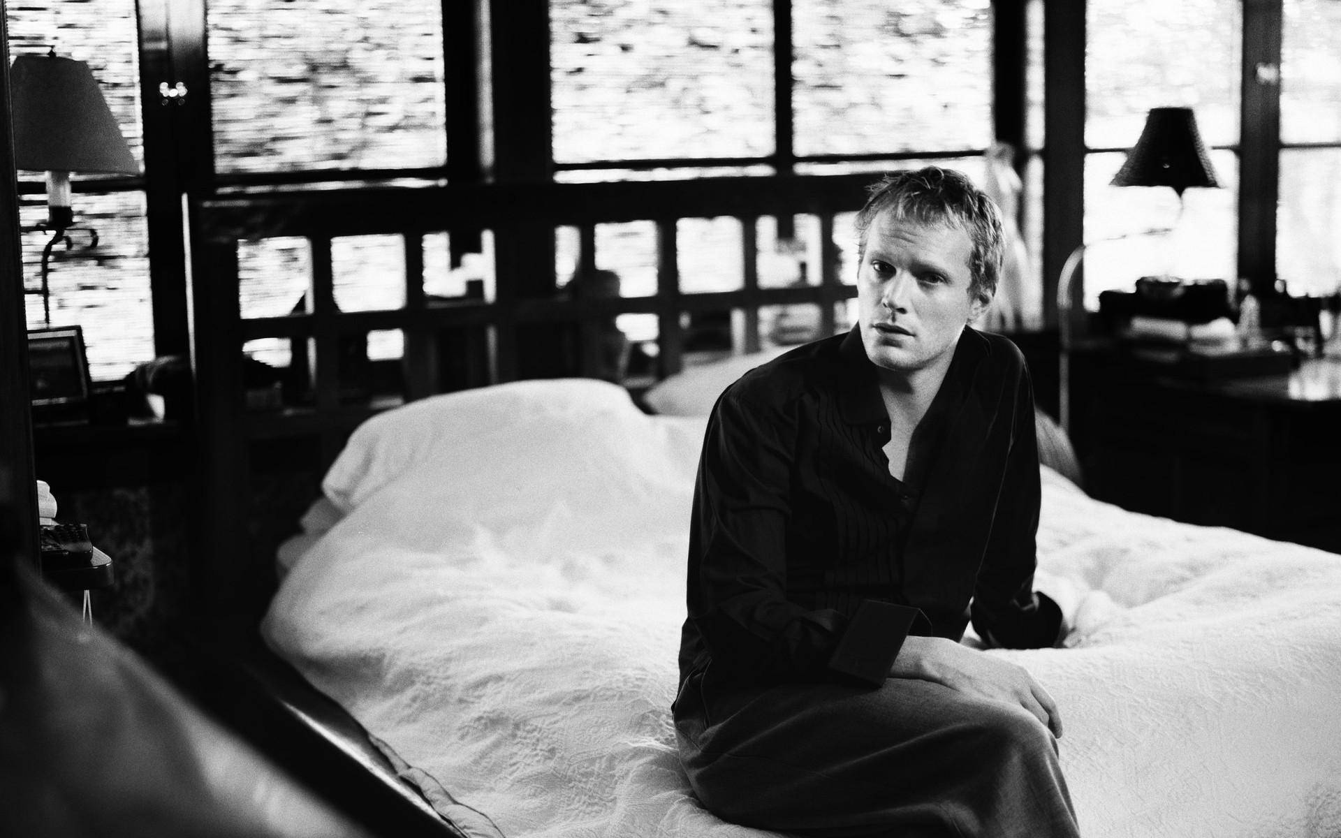 Paul Bettany Actor Black And White Aesthetic Wallpaper