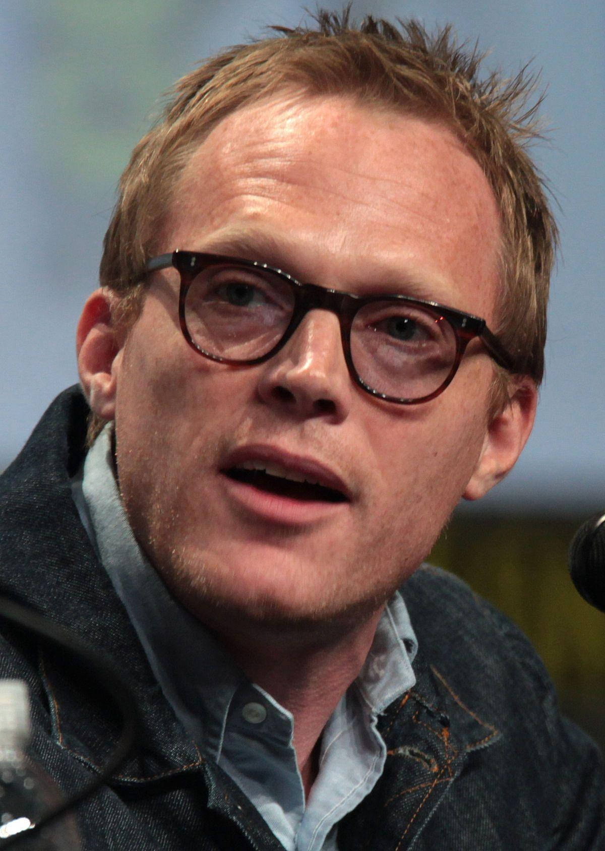 Paul Bettany Actor Candid Interview Wallpaper
