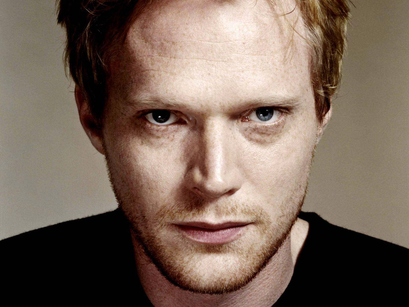 Paul Bettany Actor Vintage Aesthetic Wallpaper