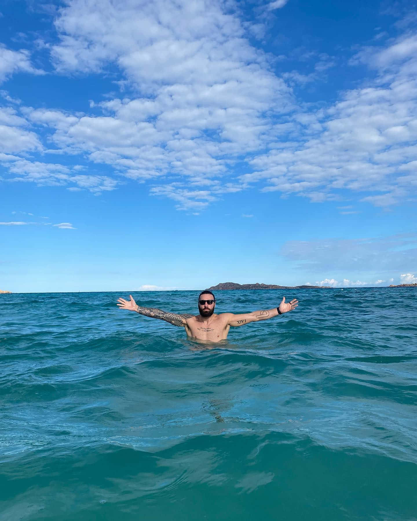 Paul Craig Swimming In Sea Wallpaper