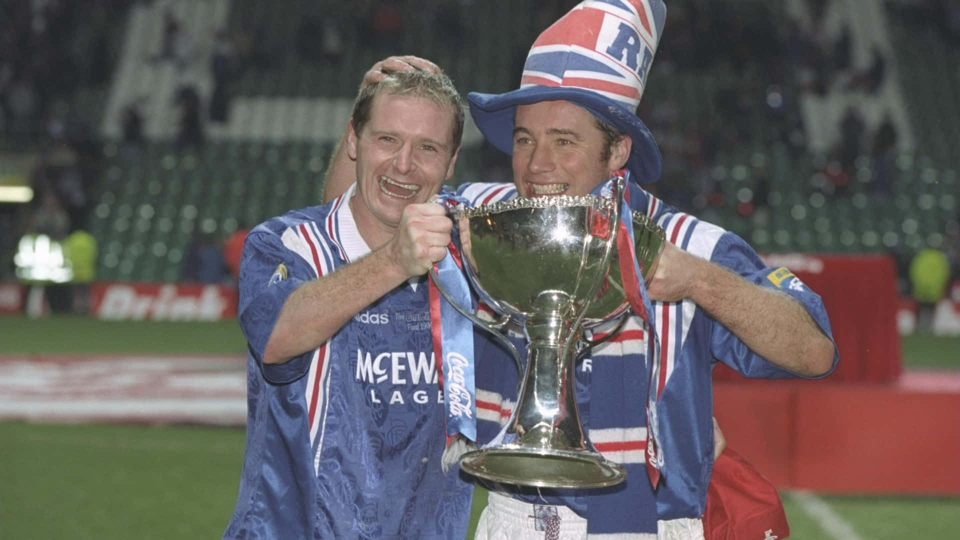 Paul Gascoigne og Ally McCoist 1996 FA Cup Final Panorama Wallpaper