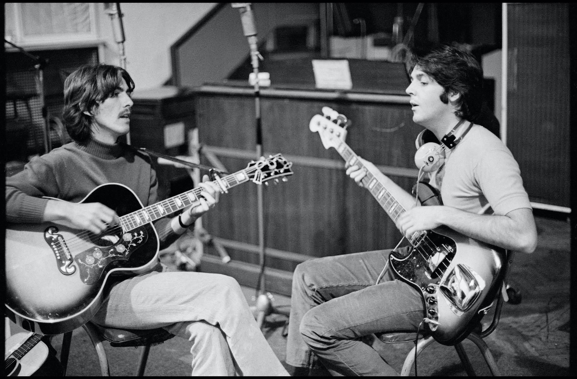 Chitarredi Paul Mccartney E George Harrison. Sfondo