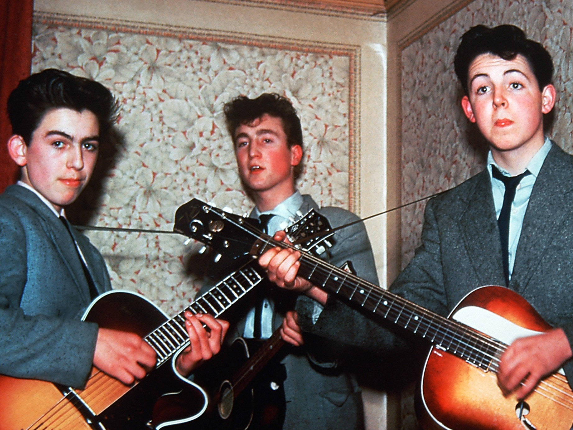 Paul McCartney George Harrison Guitars Retro Tapet Wallpaper