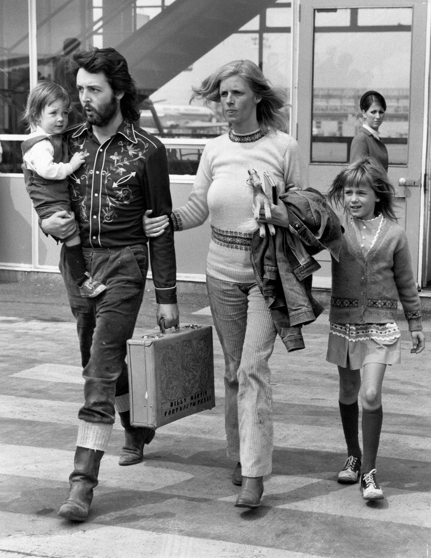 Paul McCartney Walking Family Wallpaper