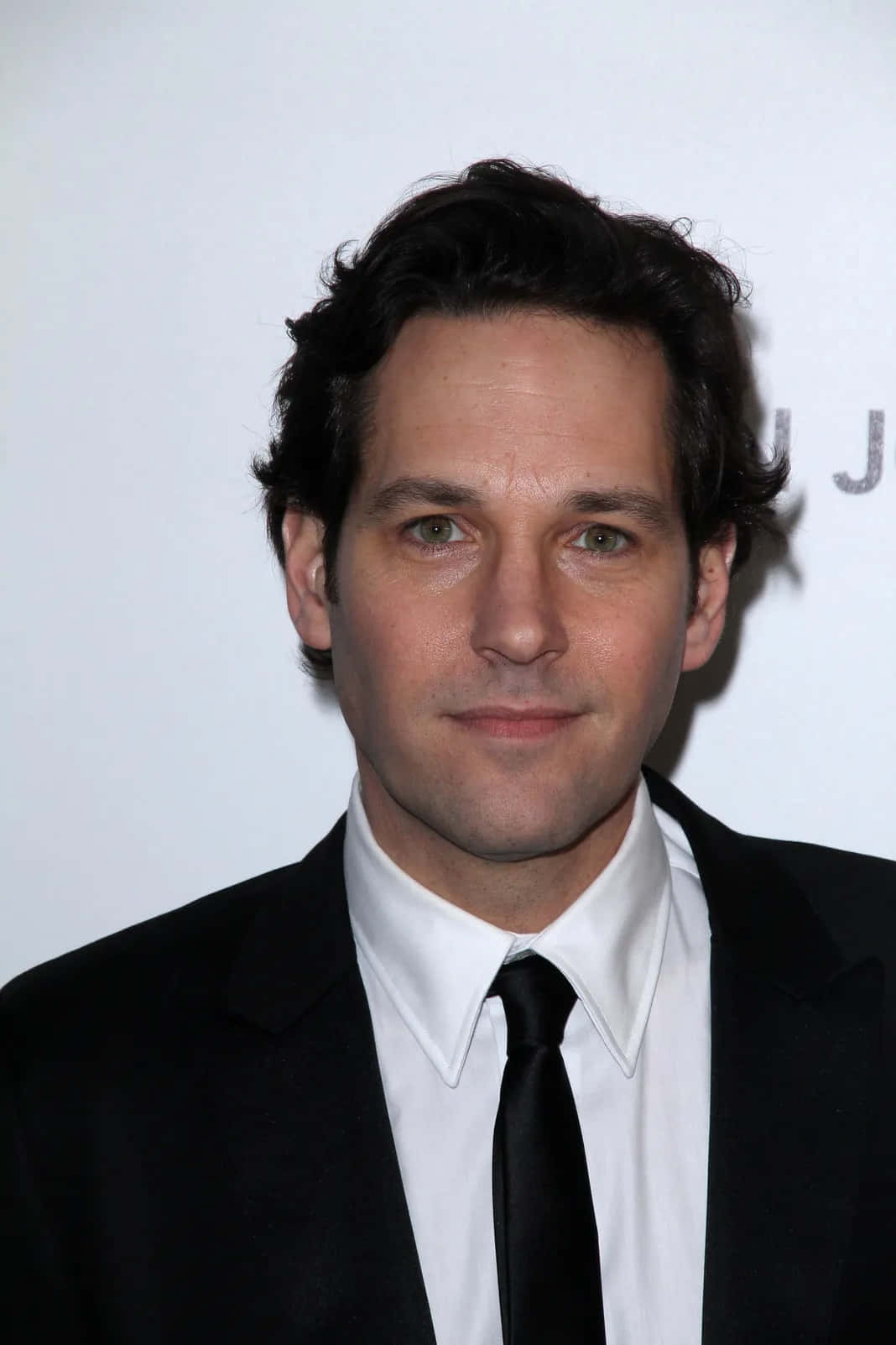 Aktor Paul Rudd Terlihat Keren Dengan Kacamata Hitamnya Wallpaper