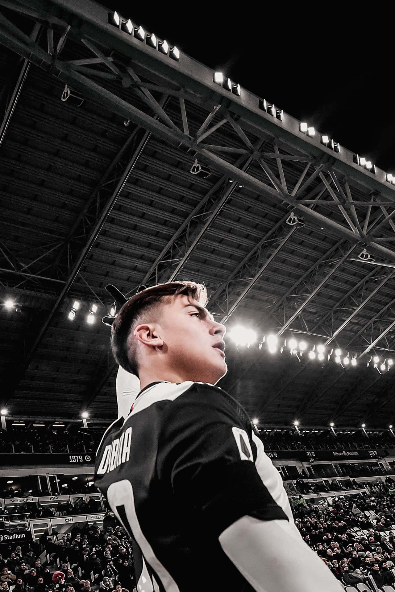 "paulo Dybala Shows Off Skills On The Field" Wallpaper