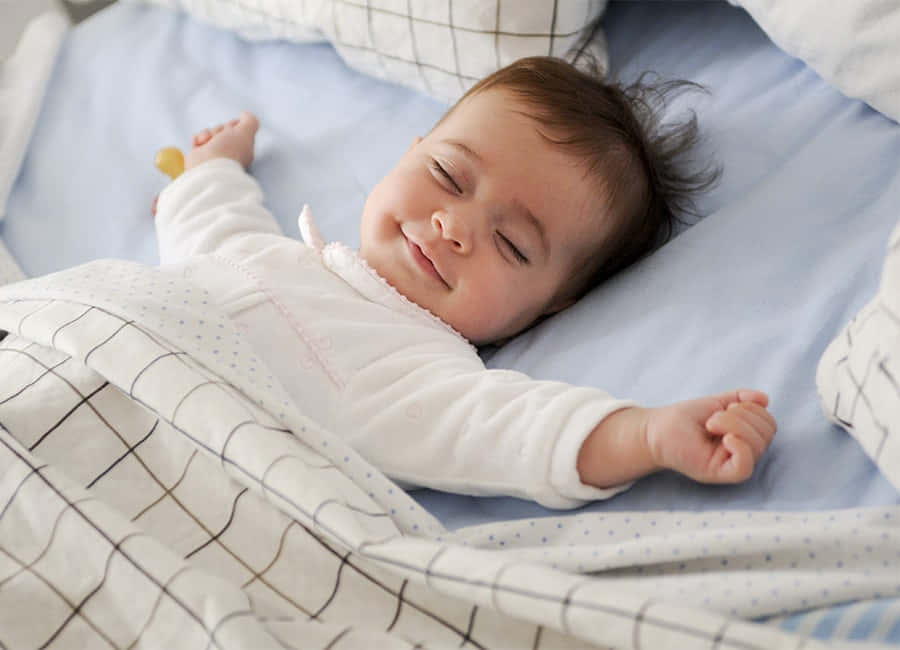 Tapet: Et billede af et baby i fredfyldt søvn.