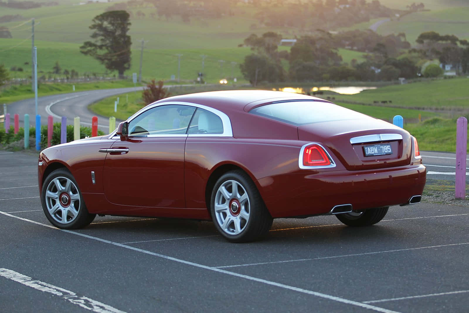 Peak Opulence: The Rolls Royce Wraith Wallpaper
