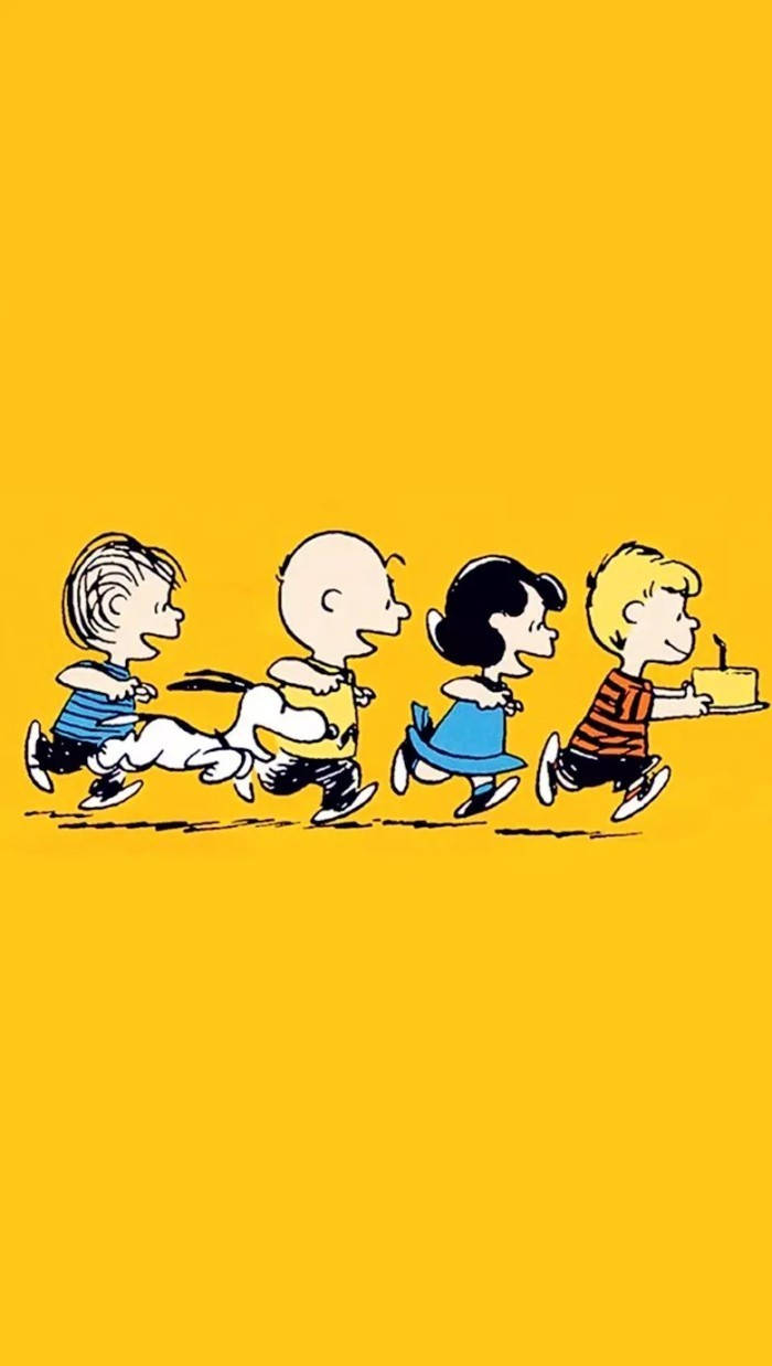 Personagensde Peanuts Correndo Com Bolo. Papel de Parede