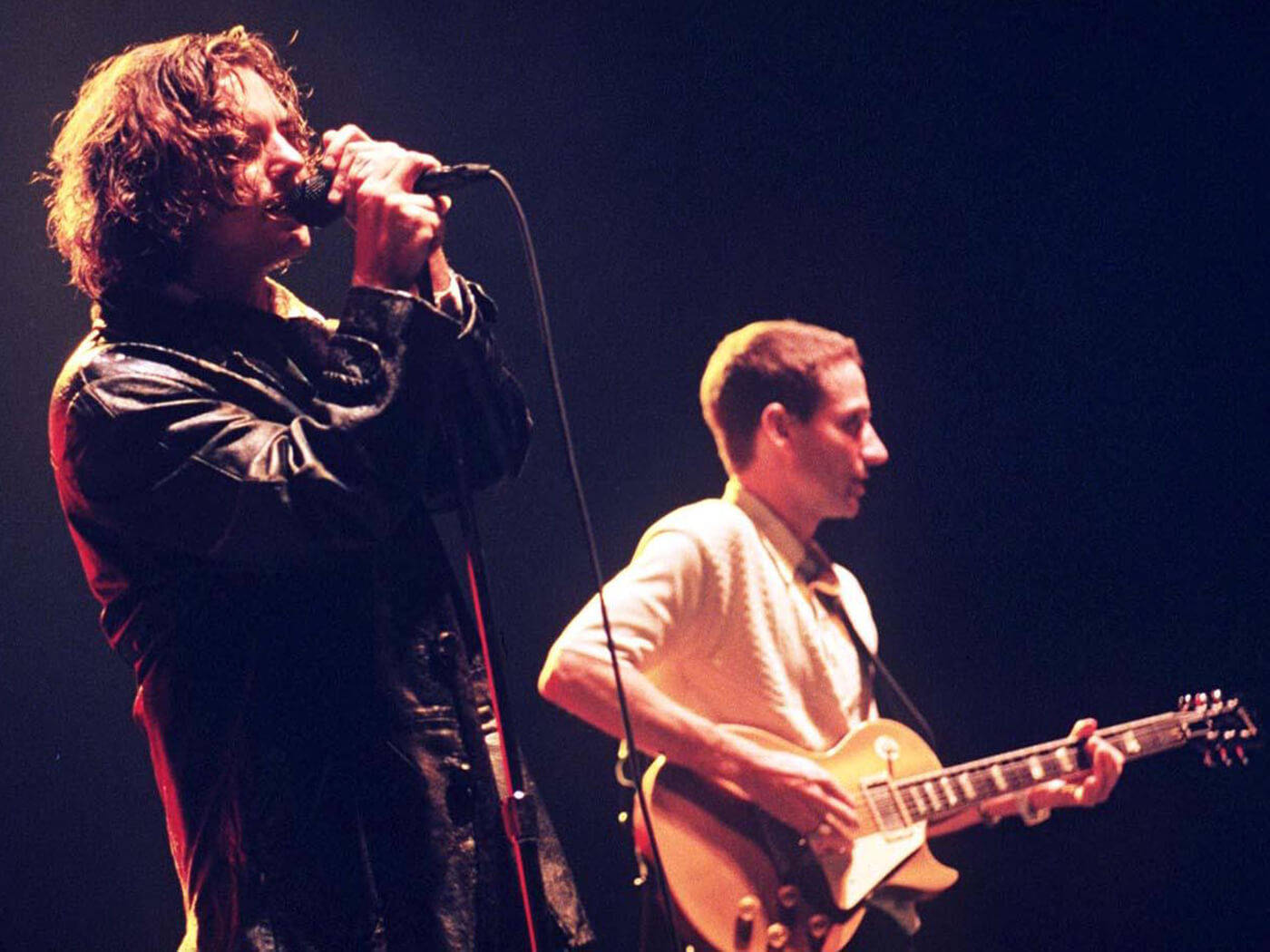 Pearl Jam Rock Band Eddie Vedder Singing Wallpaper