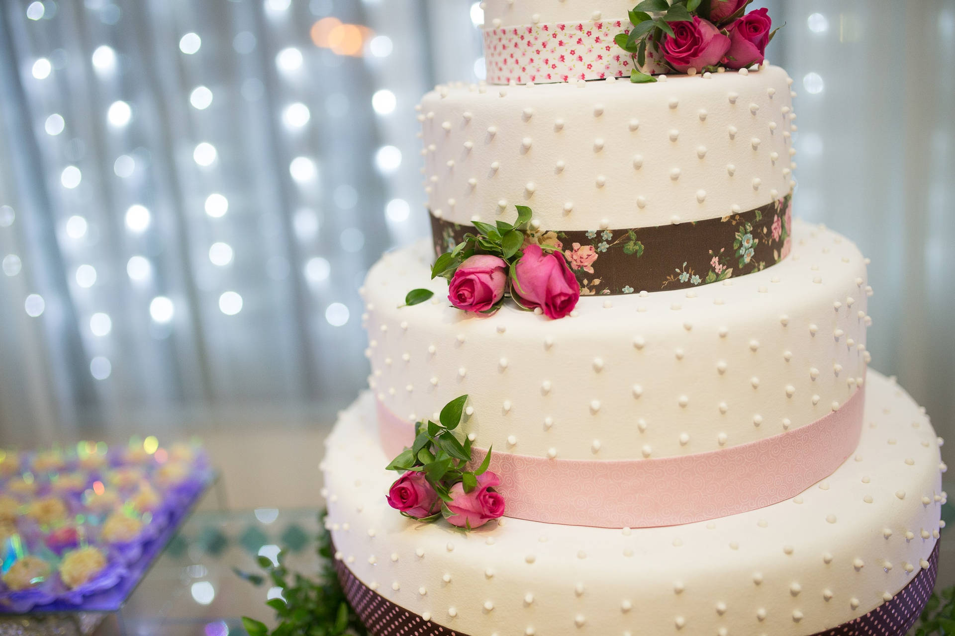 Pearls Roses Ribbons Wedding Cake Wallpaper