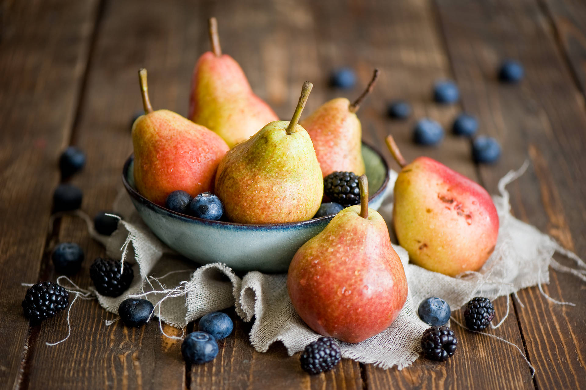 Pears And Blue Berries Wallpaper