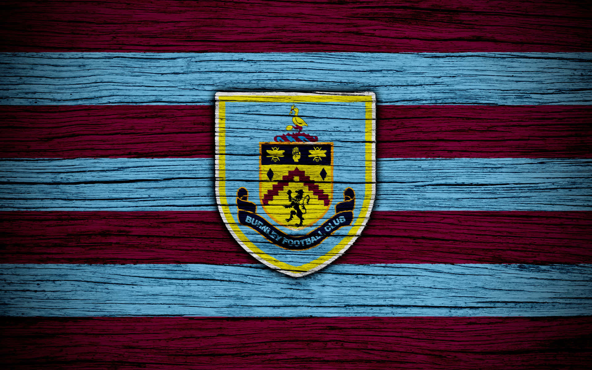Penggemar Burnley Fc Yang Bersemangat Bersorak Di Turf Moor Wallpaper
