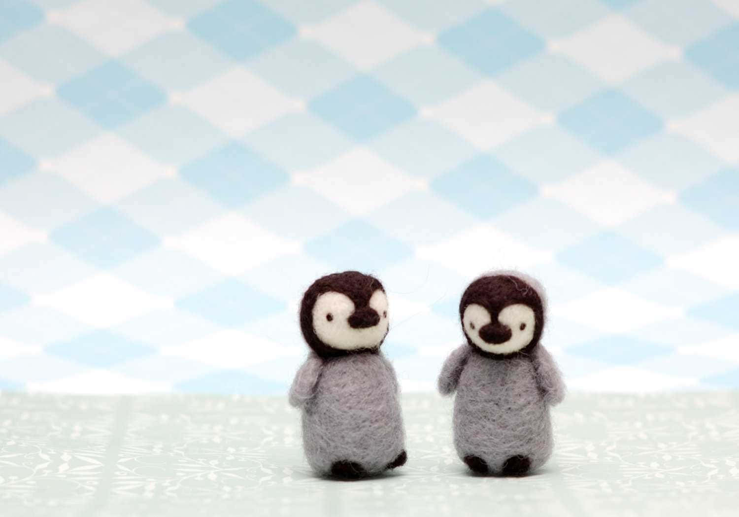 Enflok Pingviner Gør Sig Klar Til At Dykke Ned Under De Iskolde Vande.
