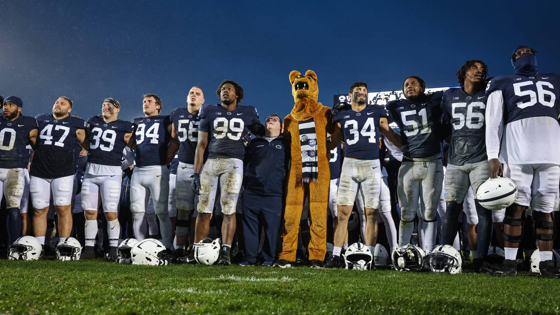 Penn State Football Players Pose For A Photo Wallpaper