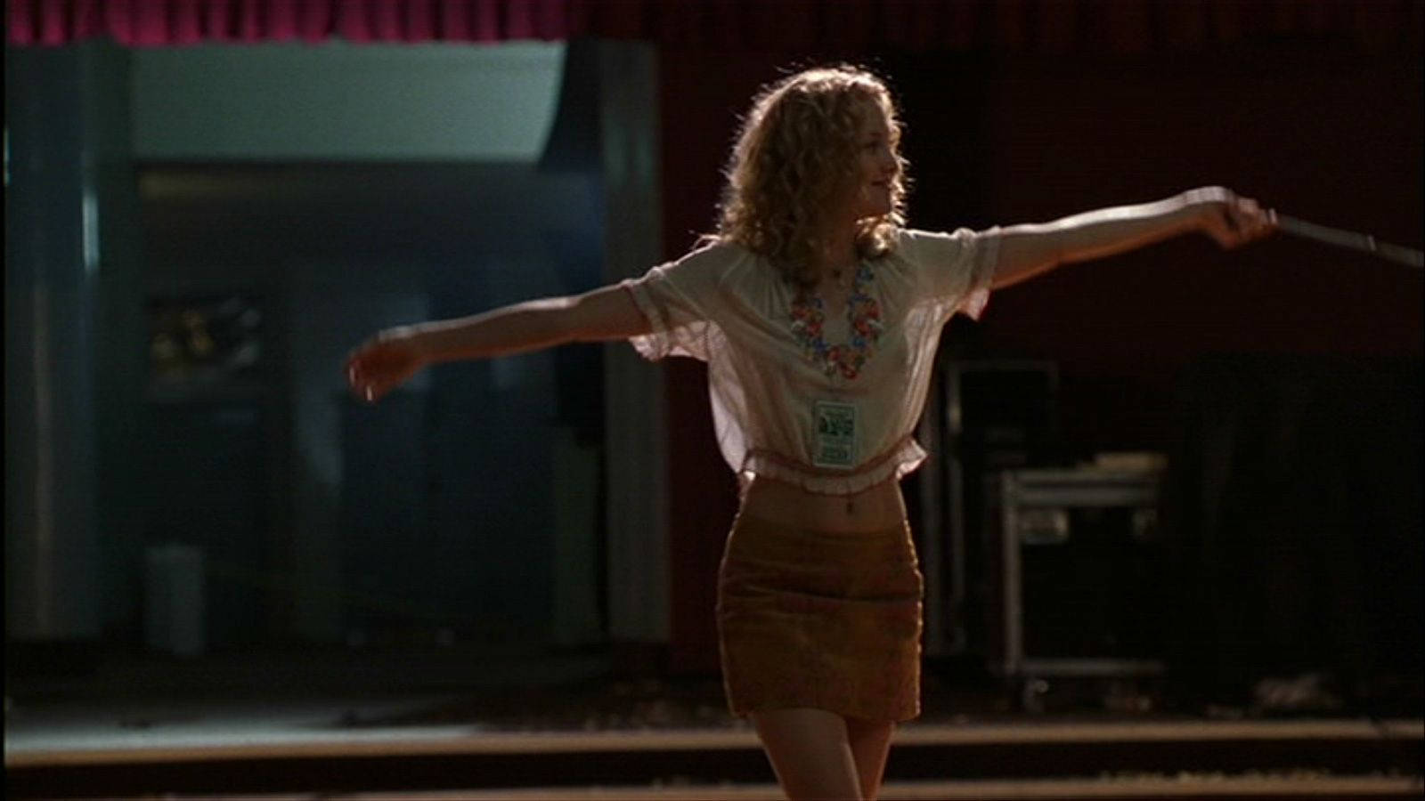 Penny Lane captivating the stage in the movie Almost Famous. Wallpaper