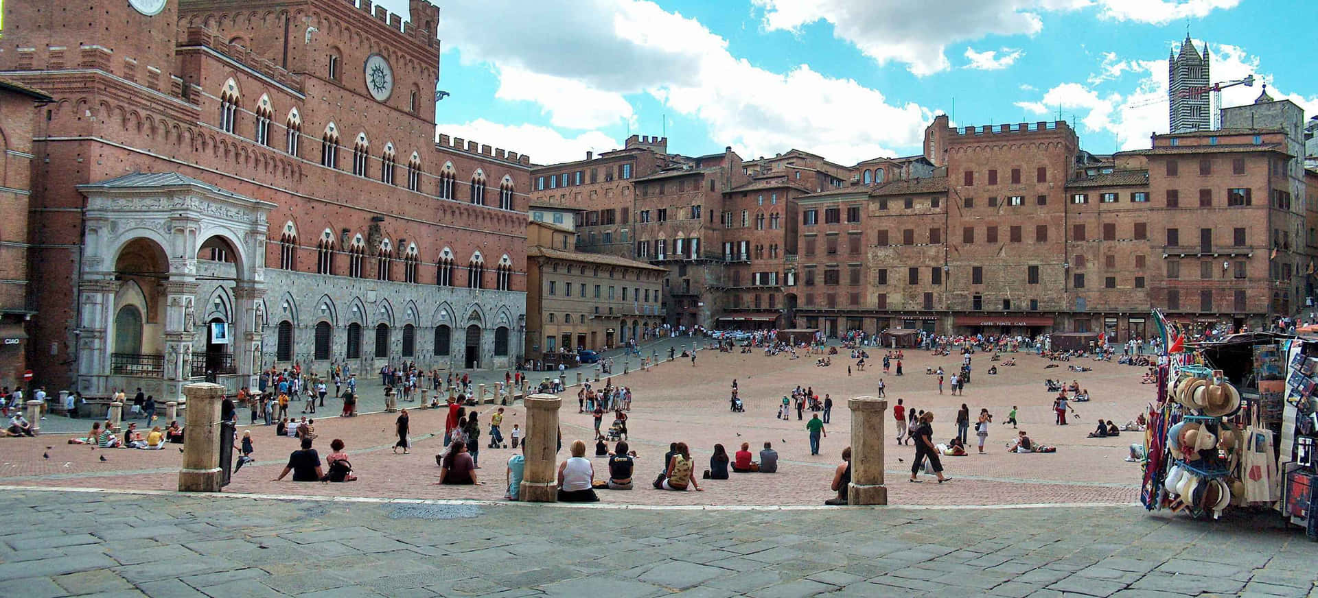 People At Piazza Del Campo In Siena Picture