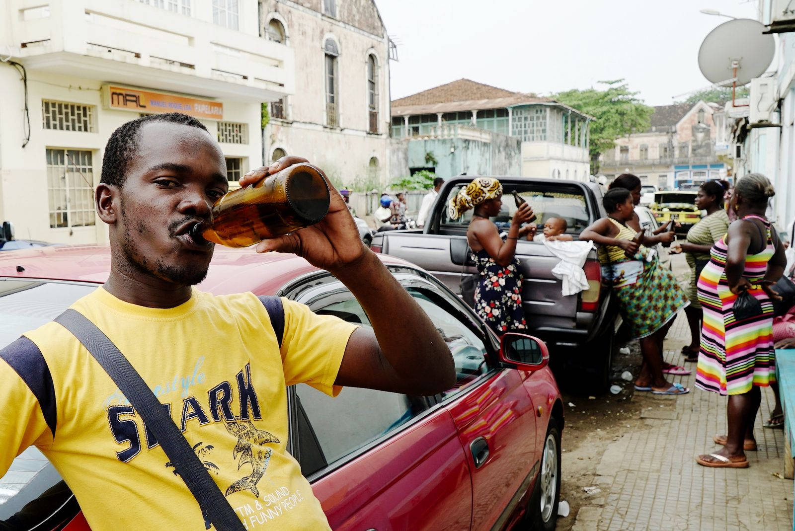 People Drinking In Sao Tome And Principe Background