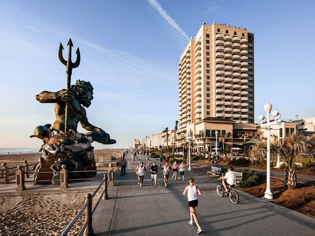 People Passing By Virginia Beach Statue Wallpaper