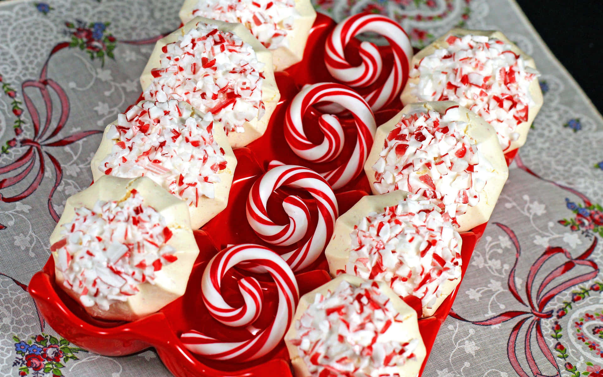 Peppermint Cookiesand Candy Canes Wallpaper