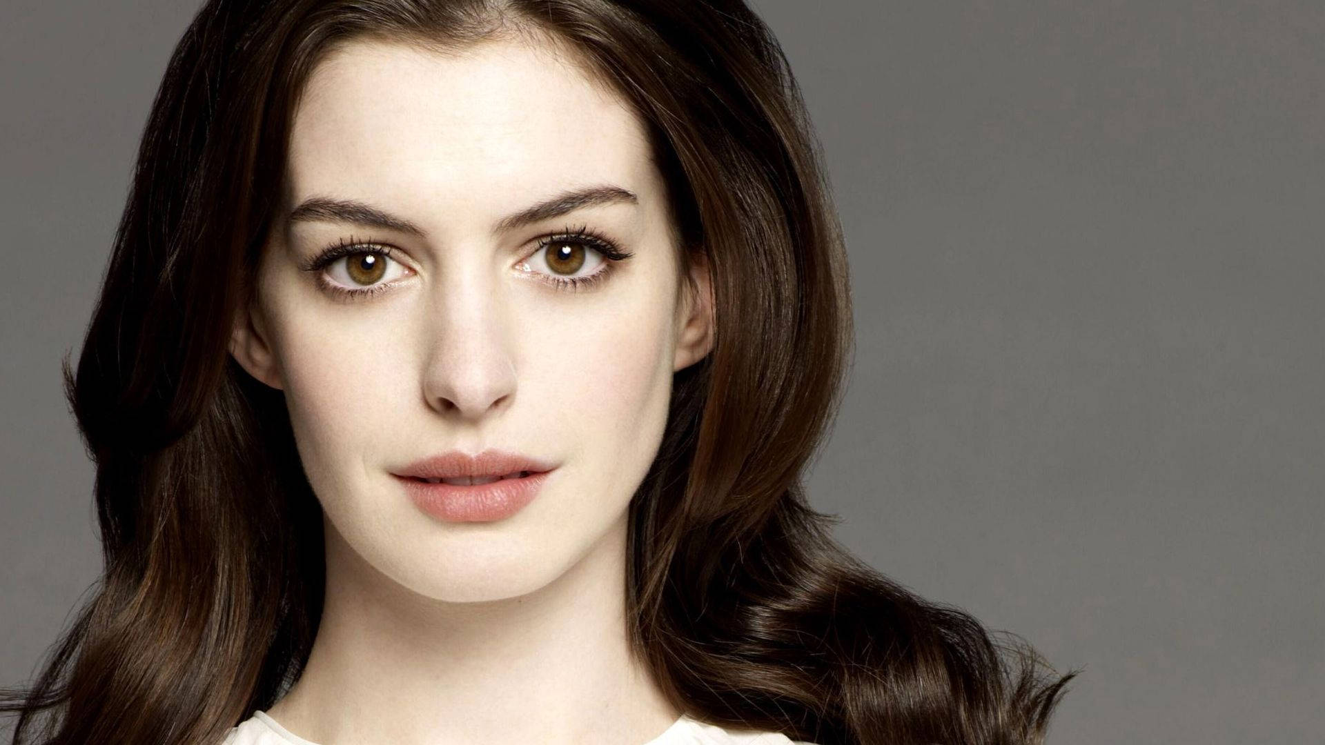 Perfect Face Anne Hathaway Wallpaper