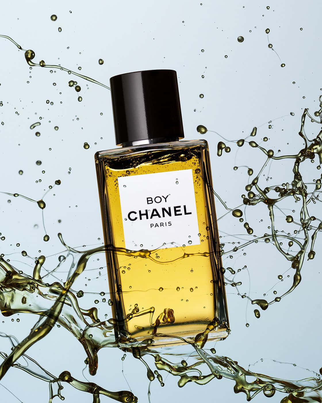Download Chanel Eau De Toilette - A Bottle Of Perfume With Water Splashing