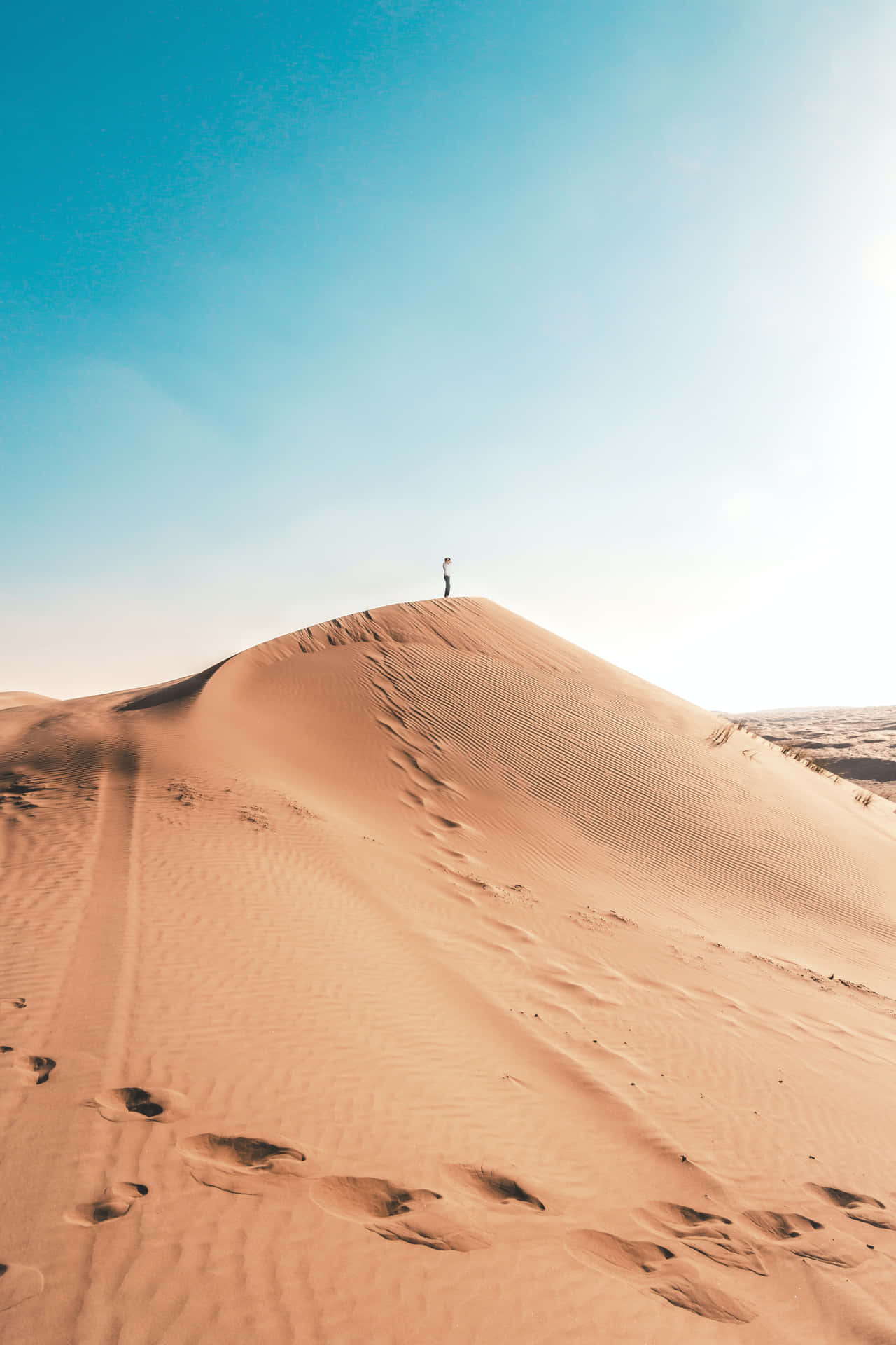 Personavarada En El Desierto. Fondo de pantalla
