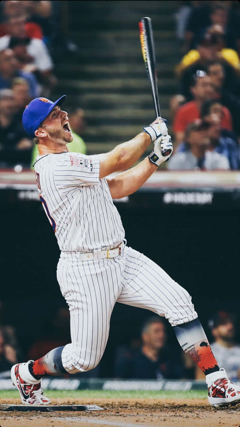 Download Pete Alonso blasts a home run for the Mets Wallpaper