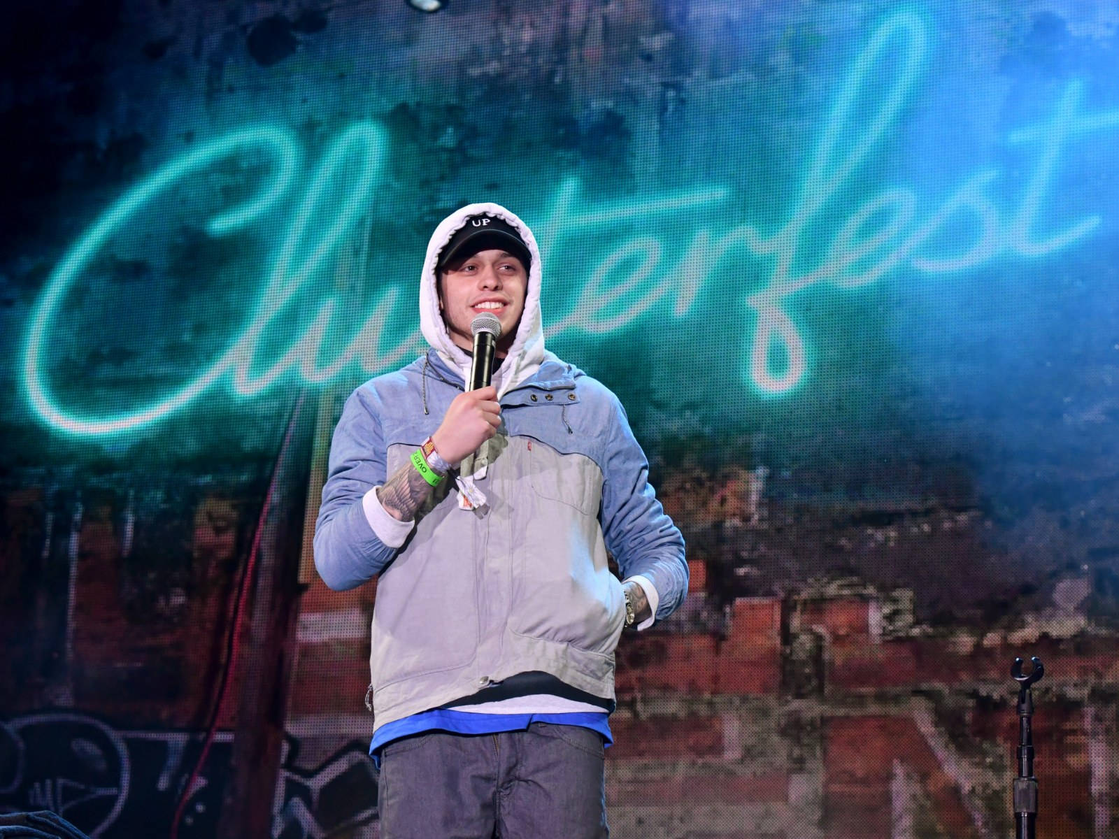 Pete Davidson Clusterfest Stand-up Comedy Wallpaper