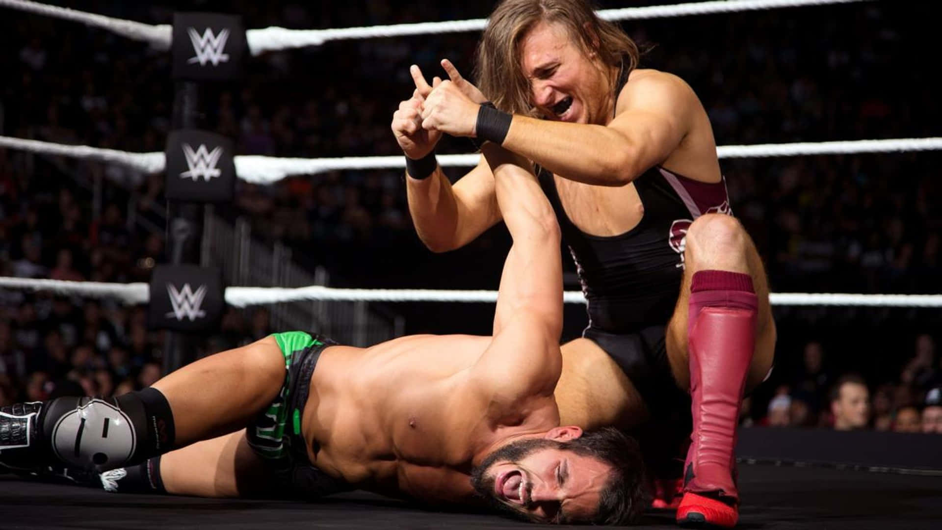 Pete Dunne Submission Against Johnny Gargano Wallpaper