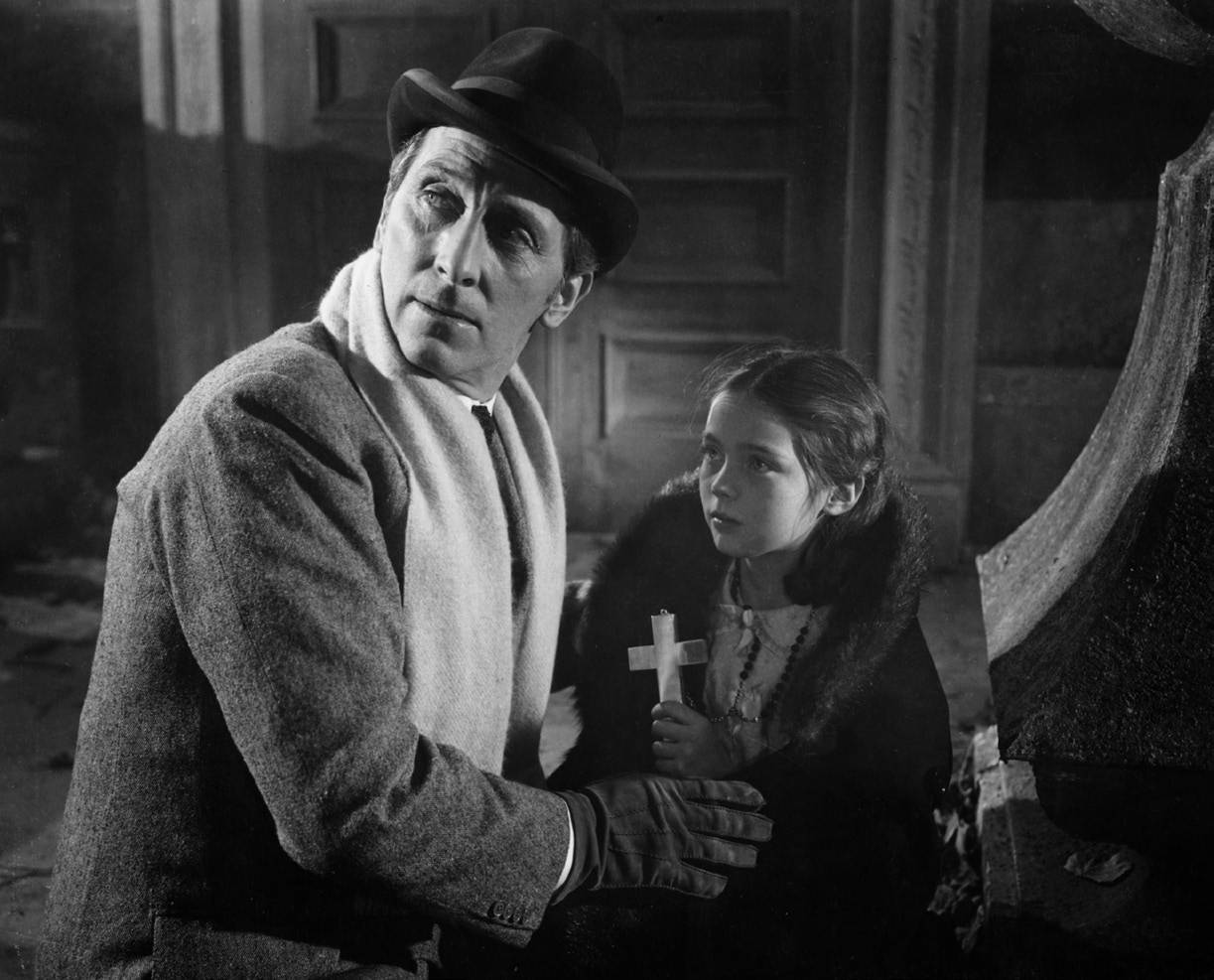 Peter Cushing Janina Faye Horror Of Dracula 1958 Background