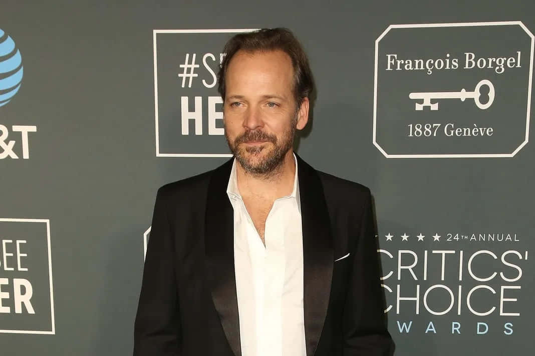 Peter Sarsgaard looks suave in this formal outfit Wallpaper