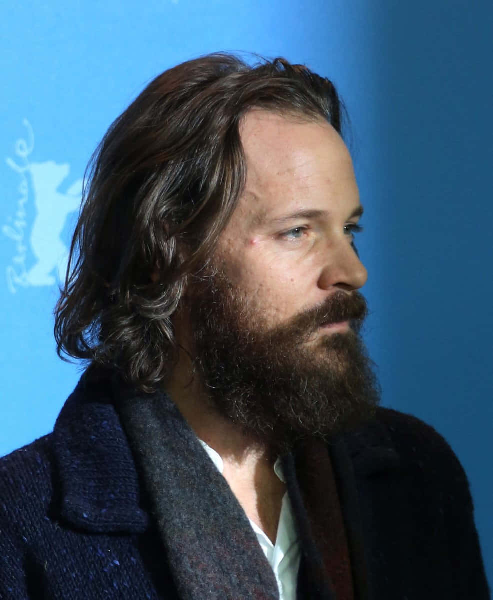 Acclaimed actor Peter Sarsgaard in a chic look. Wallpaper