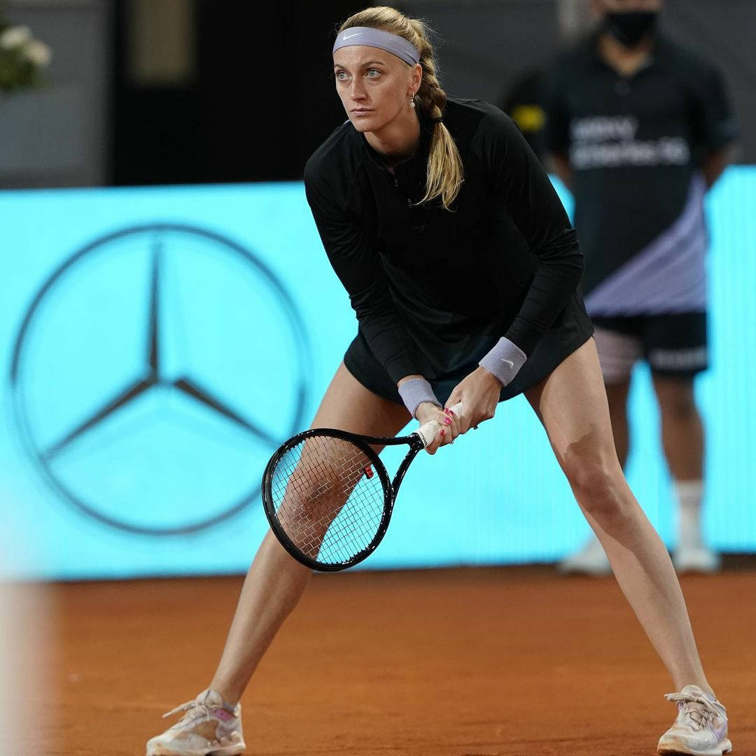 Petra Kvitova Tennis Klar Position Wallpaper Wallpaper