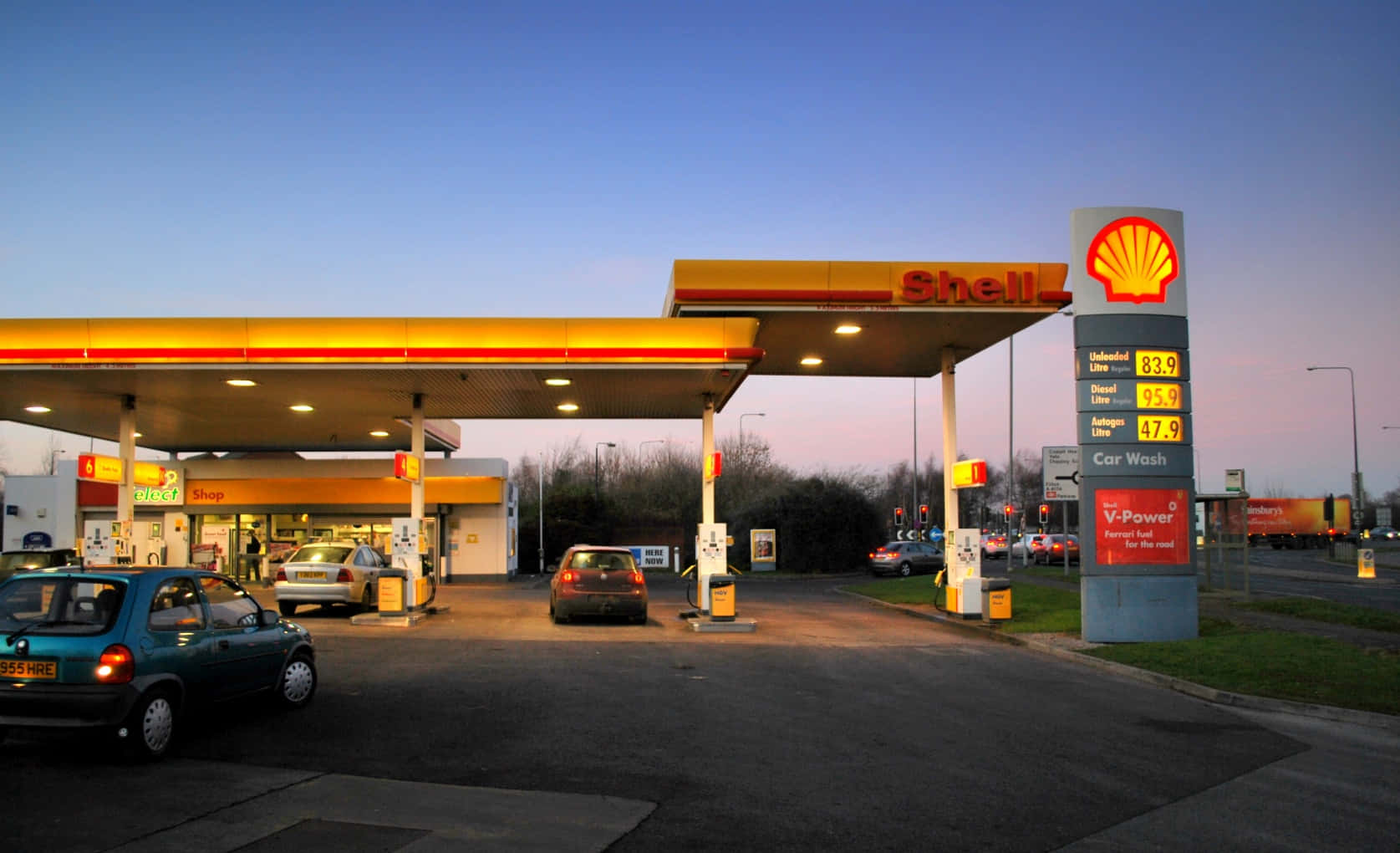 Unastazione Di Benzina Shell