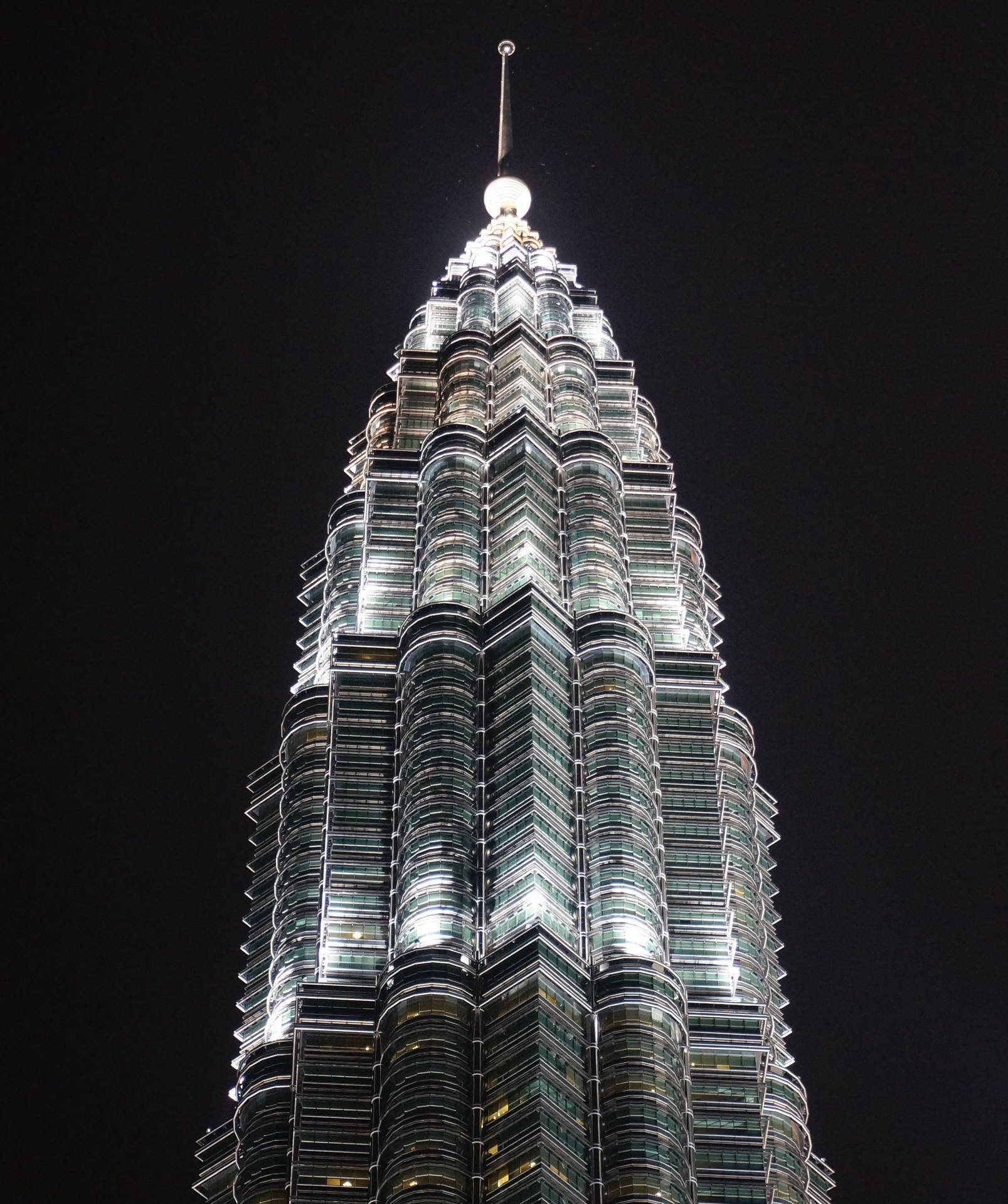 Petronas Skyskraber Om Natten Wallpaper