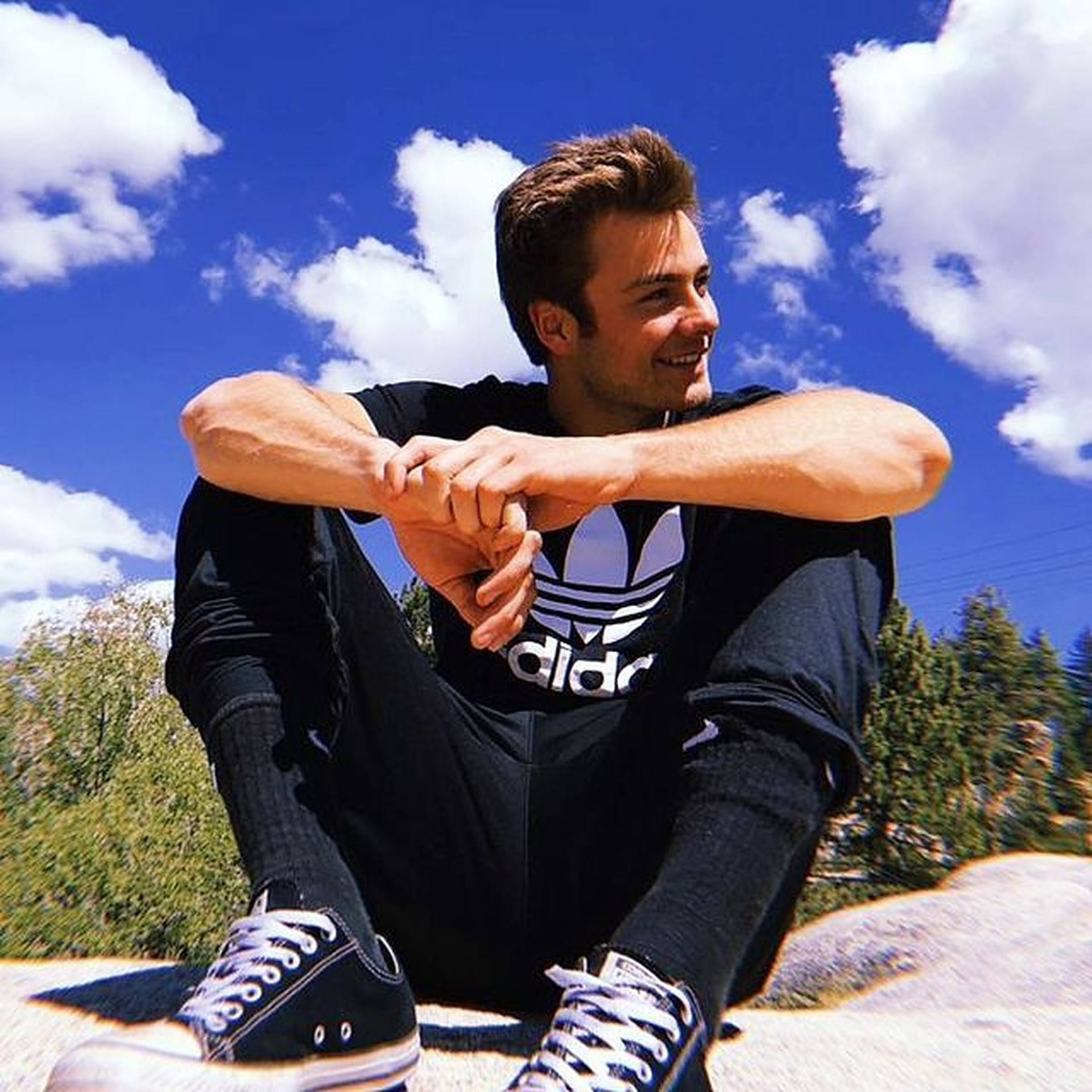 Peytonmeyer Adidas - This Phrase Does Not Require Any Translation As It Consists Of A Name And A Brand Which Are Typically Used In English In The German-speaking Regions As Well. However, If You Are Referring To A Computer Or Mobile Wallpaper Featuring Peyton Meyer Wearing Adidas Clothing, You Could Say 